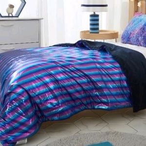 GLIMMER THROW BY YOUR ZONE